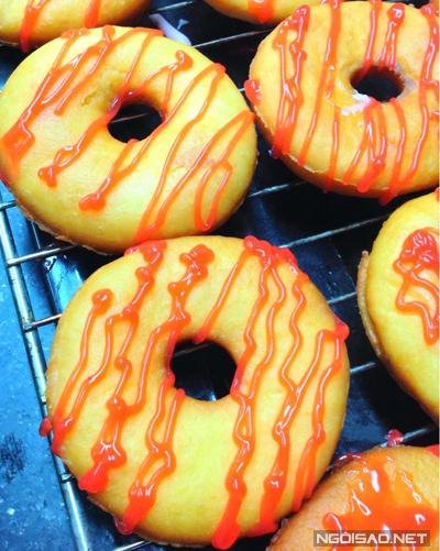 Cách làm bánh donut chiên vàng ruộm, thơm ngon cho bé