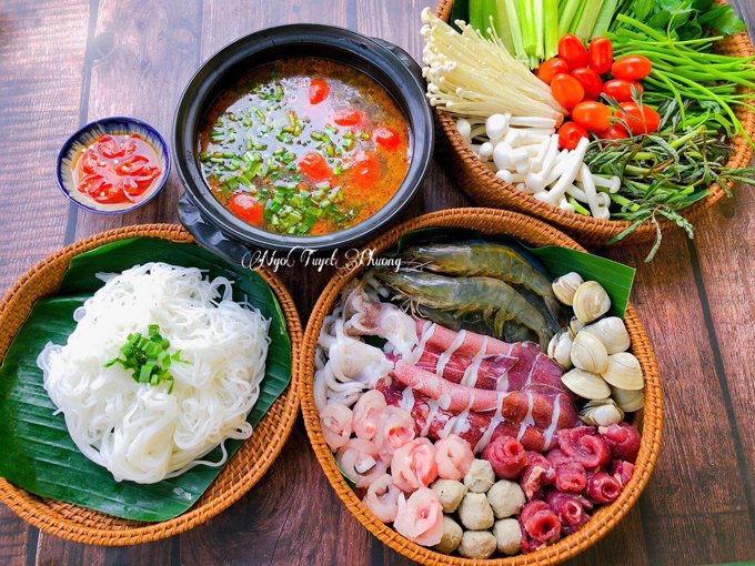 Lẩu chua hải sản