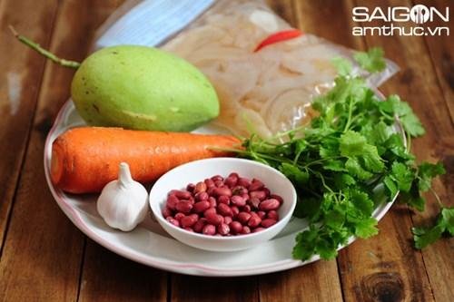 Cách làm món nộm sứa xoài xanh lạ miệng mà ngon